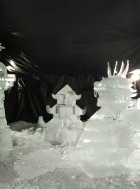 Na Pustevnách vznikají ledové sochy zvířat i staveb