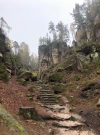 Strážci přírody v Prachovských skalách vyráží na kontroly všech turistických tras