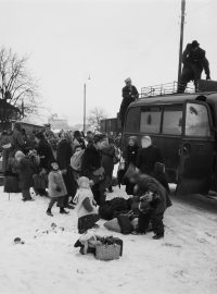 První transport odsunutých Němců z Mariánských Lázní do Německa (1200 osob) odjel 25. ledna 1946