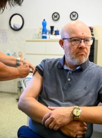 Ministr zdravotnictví Vlastimil Válek (TOP 09) na očkování proti covidu-19 a chřipce