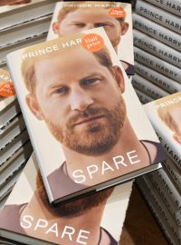 Nová kniha Prince Harryho Náhradník