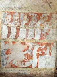 Římskokatolická církev plánuje v Broumově zpřístupnit vzácnou nástěnnou malbu. Sedm století stará gotická freska je zatím veřejnosti skrytá, přístup k ní momentálně pomáhá upravit skupina dobrovolníků