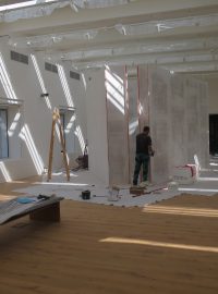 Přípravy expozic v nových prostorách Gočárovy galerie