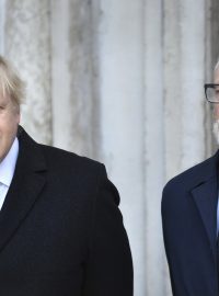 Britský premiér Boris Johnson a vůdce labouristů Jeremy Corbyn