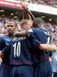 (Zleva) Thierry Henry, Dennis Bergkamp a Patrick Vieira
