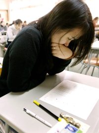 Jihokorejští studenti hromadně píší přijímací testy na vysoké školy
