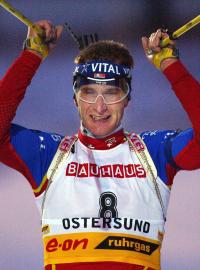 Egil Gjelland - nový trenér české ženské biatlonové reprezentace - na snímku z prosince 2004, kdy v Ostersundu ovládl sprint na 12,5 kilometru