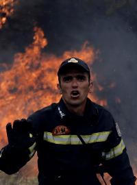 V Řecku zuří už na 90 požárů.