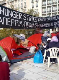 Syrští uprchlíci v Aténách drželi hladovku, aby se mohli znovu shledat se svými rodinami