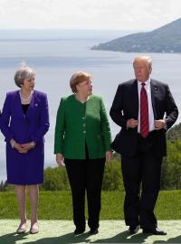 Prezident Evropské rady Donald Tusk, britská premiérka Theresa Mayová, německá kancléřka Angela Merkelová, americký prezident Donald Trump a kanadský premiér Justin Trudeau během summitu G7 v Kanadě.