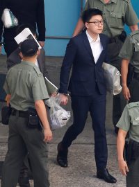 Hongkongský soud v pondělí poslal na šest let do vězení bývalého předního prodemokratického aktivistu Edwarda Leunga.