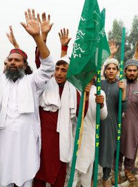Radikální muslimové z islamistické strany Tehríke Labajk vyšli do ulic velkých pákistánských měst