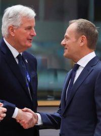 Politici na summitu EU. Zleva: rakouský kancléř Sebastian Kurz, hlavní unijní vyjednavač brexitu Michel Barnier a předseda Evropské rady Donald Tusk