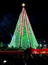 Vánoční stromek u Bílého domu ve Washingtonu
