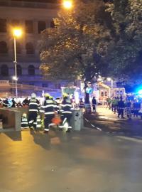 Záchranáři v metru přes noc nacvičovali zásah při teroristickém útoku. Hasiči, zdravotníci a policisté trénovali hlavně záchranu cestujících