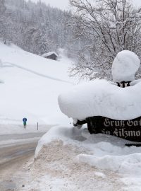 V rakouských i německých Alpách s dalším sněžením rychle roste nebezpečí lavin