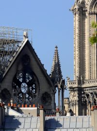 Pařížská katedrála Notre-Dame po požáru