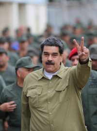 Nicolás Maduro během setkání s vojáky na základně v Caracasu.