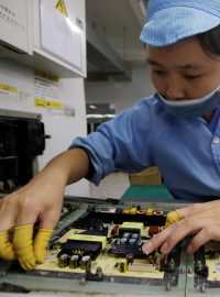 Výroba v čínských továrnách na elektronické součástky je kvůli epidemii koronaviru omezena