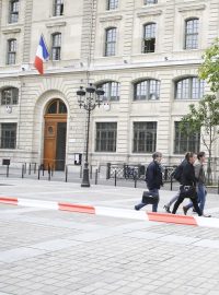 Útočník s nožem zabil na policejní stanici v Paříži čtyři lidi
