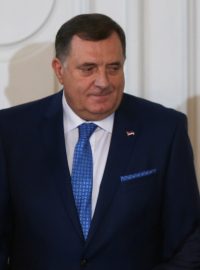 Tříčlenné předsednictvo Bosny a Hercegoviny, kolektivní hlava státu - zleva Željko Komšić, Milorad Dodik a Šefik Džaferović