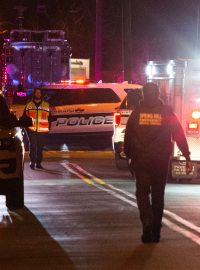 Útočník ve městě Monsey nedaleko New Yorku v noci na neděli pobodal pět lidí v domě židovského rabína