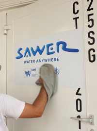 Technologie Sawer, systém, který vyrábí vodu ze vzduchu s využitím solární energie