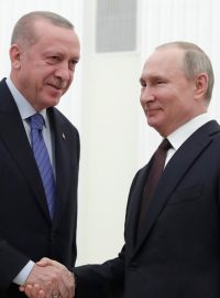 Turecký prezident Recep Tayyip Erdogan na úvod schůzky se svým ruským protějškem Vladimirem Putinem vyjádřil očekávání, že se podaří dospět k rozhodnutím, která uklidní situaci v Idlibu na severozápadě Sýrie