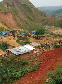 Důl na zlato u konžského města Kamituga