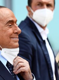 Silvio Berlusconi po opuštění nemocnice v Miláně.