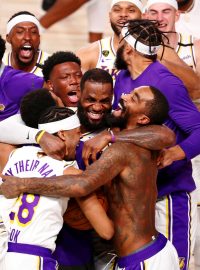 Hráči Los Angeles Lakers slaví titul NBA v sezoně 2019/2020