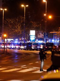 Útočník ve Vídni zavraždil čtyři lidi a dalších 23 zranil