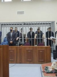 Soud v ruské Jaroslavli ve čtvrtek vynesl rozsudky v případu zmlácení vězně dozorci v místní věznici, který před časem otřásl celou zemí díky nahrávce z bití zveřejněné opozičním listem