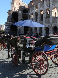 Římské zastupitelstvo schválilo zákaz provozu koňských povozů v ulicích italské metropole