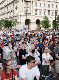 Tisíce Maďarů se v Budapešti sešly na protest proti plánovanému zbudování čínského kampusu