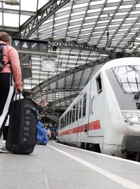 Cestující na nádraží v Kolíně nad Rýnem