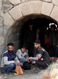 Afghánci ukrývající se v Turecku poté, co ilegálně překročili hranice z Íránu