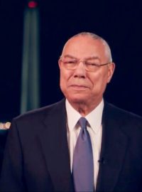 Zemřel na komplikace způsobené covidem první afroamerický ministr zahraničí USA Colin Powell  (na snímku z roku 2020)