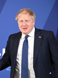 Britský premiér Boris Johnson s českým premiérem Petrem Fialou na summitu V4 a Velké Británie