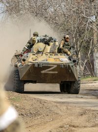Konvoj proruských jednotek vjíždí do jihoukrajinského Mariupolu