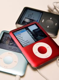 Americká technologická společnost Apple se po více než dvou desetiletích loučí se svým hudebním přehrávačem iPod (ilustrační foto)