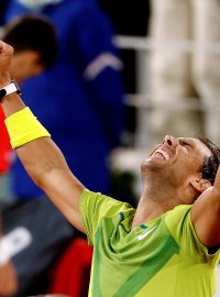 Španělský tenista Rafael Nadal porazil ve strhující bitvě ve čtvrtfinále Roland Garros světovou jedničku a úřadujícího šampiona Srba Novaka Djokoviće