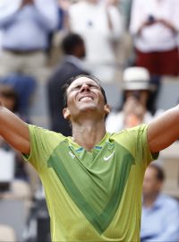 Rafael Nadal slaví vítězství na Roland Garros