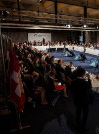 Zástupci 40 zemí ve švýcarském Luganu diskutovali o poválečné obnově Ukrajiny