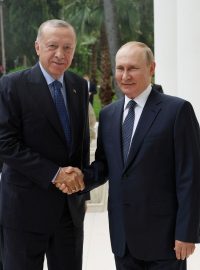 Turecký prezident Recep Tayyip Erdogan se v Soči sešel s ruským prezidentem Vladimirem Putinem