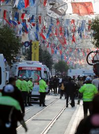 Výbuch v pěší zóně v centru Istanbulu si vyžádal nejméně jednoho mrtvého a řadu zraněných