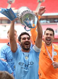 Fotbalisté Manchesteru City slaví výhru v FA Cupu