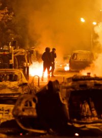 Protestující se střetli na předměstí Paříže s policií