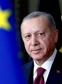Turecký prezident Tayyip Erdogan přichází na setkání s předsedou Rady EU Charlesem Michelem v Bruselu