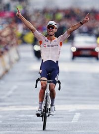 Mistrem světa v silničním závodě se stal nizozemský cyklista Mathieu van der Poel